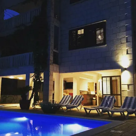 Luigi Apartman *